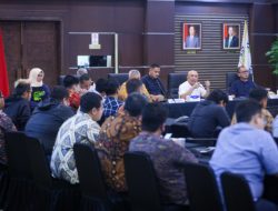 MenKopUKM Usulkan Tambahan Bea Masuk Impor Lindungi UMKM Lokal
