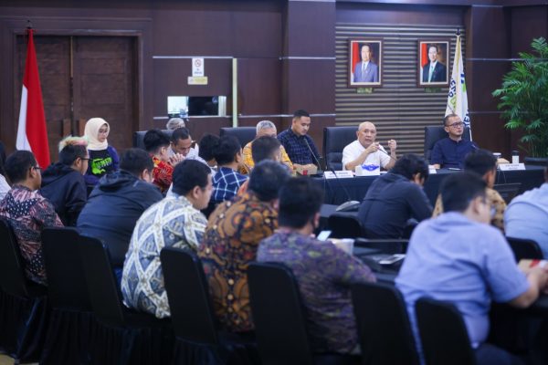 MenKopUKM Teten Masduki saat pertemuan dengan para seller online dari berbagai platform, di Jakarta, Senin (14/8).