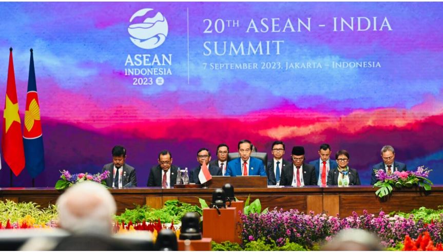 Presiden Joko Widodo memimpin Konferensi Tingkat Tinggi (KTT) ke-20 ASEAN-India yang digelar di Ruang Cendrawasih 3, Jakarta Convention Center (JCC), Jakarta, pada Kamis, 7 September 2023. Foto: BPMI Setpres