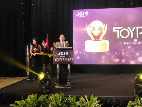 Ardi Setiadharma Penerima Penghargaan TOYP (Ten Outstanding Young Person) kategori Business, Economic, and/or Entrepreneurial Accomplishments