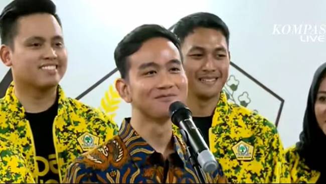 Wali Kota Solo Gibran Rakabuming Raka mengaku akan berkoordinasi dengan Prabowo Subianto usai diusulkan sebagai bakal cawapres oleh Partai Golkar saat Rapimnas Kedua tahun 2023, Sabtu (21/10/2023) (Sumber: Tangkapan layar Kompas TV)