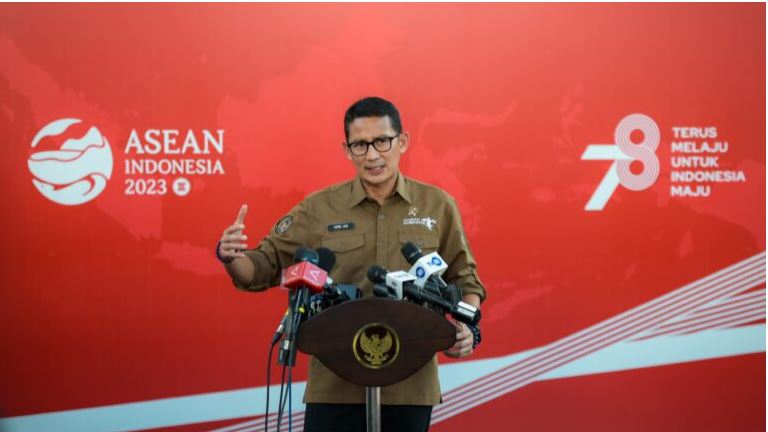 Menteri Pariwisata dan Ekonomi Kreatif (Menparekraf), Sandiaga Uno menyampaikan keterangan persnya di Kompleks Istana Kepresidenan, Jakarta, pada Rabu, 4 Oktober 2023. Foto: Setpres