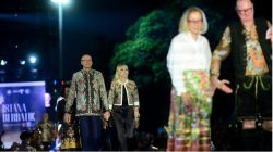 Duta Besar Negara Sahabat Turut Pamerkan Koleksi Batik di Istana Berbatik