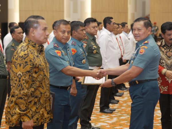 Panglima TNI Laksamana TNI Yudo Margono S.E., M.M. pada saat memberikan paparan dalam kegiatan Rapat Koordinasi Pencegahan dan Penyelesaian Tindak Pidana Pertanahan di Grand Mercure Kemayoran, Jakarta