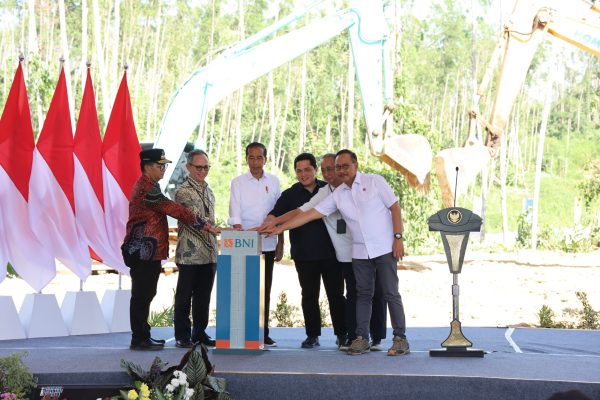 Proses groundbreaking dihadiri langsung oleh Presiden RI Joko Widodo, Menteri Badan Usaha Milik Negara Erick Thohir, Ketua Dewan Komisioner OJK Mahendra Siregar, Kepala Otorita Ibu Kota Negara (IKN) Nusantara Bambang Susantono, didampingi oleh Direktur Utama BNI Royke Tumilaar.