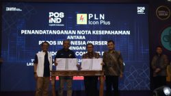 MoU Bisnis B2B antara Direktur Bisnis Konektivitas PLN Icon Plus Sigit Witjaksono dengan Direktur Bisnis dan Jasa Keuangan PT Pos Indonesia (Persero) Haris