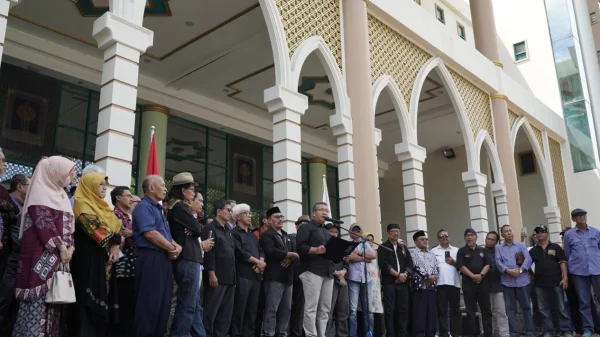 Civitas akademika Universitas Islam Indonesia (UII) menilai Indonesia darurat kenegarawanan. UII meminta Presiden Joko Widodo kembali menjadi teladan dalam etika dan praktik kenegarawanan,