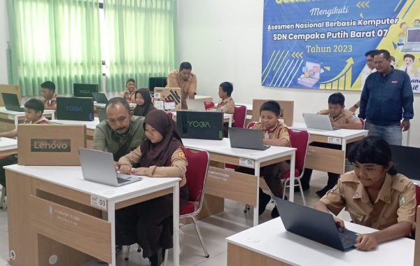 Lenovo Indonesia Kolaborasi Foodbank Salurkan Laptop dan PC Ke 18 Sekolah Dasar