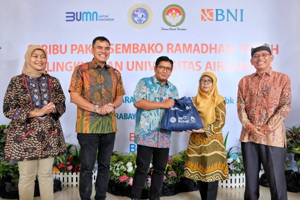Safari Ramadan, BNI dan UNAIR Berkolaborasi Bagi 1.000 Paket Sembako