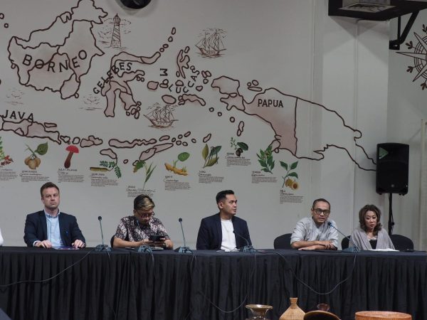 Smesco Indonesia menggandeng Kedutaan Besar (Kedubes) Inggris untuk Indonesia mengangkat kuliner UMKM dalam ajang Halal Expo yang rutin digelar di Inggris