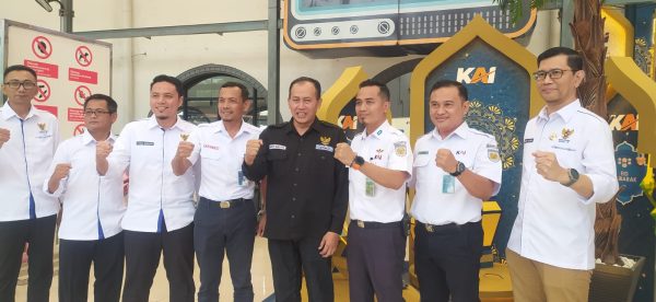 BPKN menyaksikan kesiapan arus mudik lebaran di Stasiun Pasar Senen