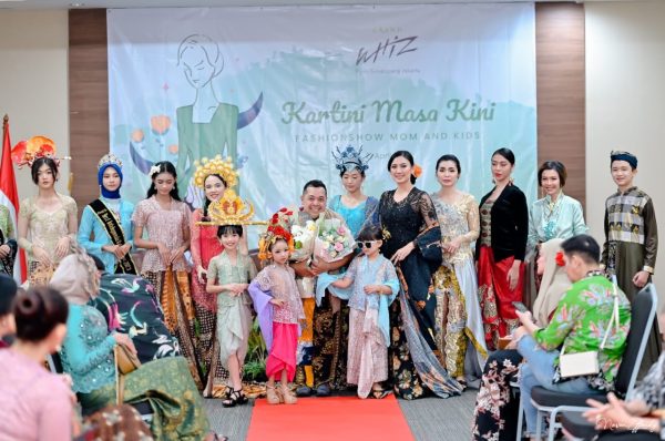 Peringatan Hari Kartini, Grand Whiz Poins Simatupang Jakarta Adakan Fashion Show Mom and Kids