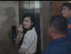 Artis Sandra Dewi Penuhi Panggilan Kejaksaan Agung