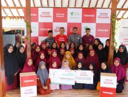 Toshiba Bagikan Paket Sembako ke Panti Asuhan di Empat Kota