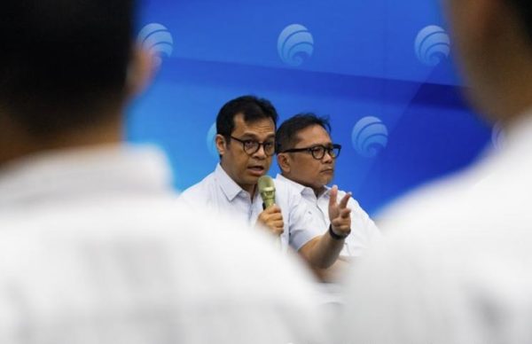 Wamenkominfo Nezar Patria dan Staff Khususu Menteri (Humas Kominfo)