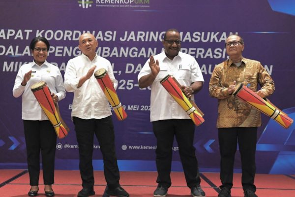 Kementerian Koperasi dan UKM (KemenKopUKM) menyelenggarakan Rapat Koordinasi (Rakor) untuk menjaring masukan dalam upaya pengembangan koperasi, UMKM, dan kewirausahaan di Kabupaten Biak Numfor, Provinsi Papua, Rabu (8/5)