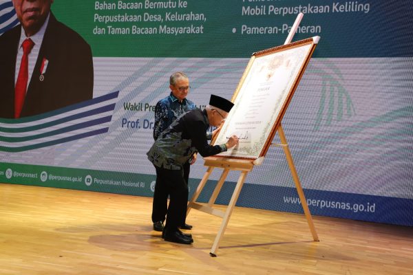 Wakil Presiden (Wapres) RI Ma'ruf Amin mencanangkan Gerakan Literasi Desa yang menjadi puncak acara Hari Ulang Tahun ke-44  Perpustakaan Nasional Republik Indonesia