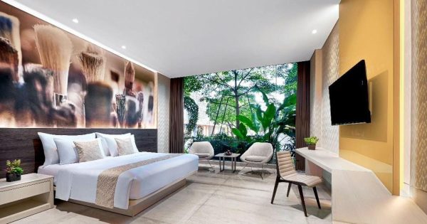 FM 7 Resort Hotel