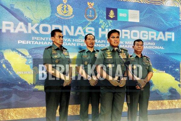 Kepala Staf Angkatan Laut (Kasal) Laksamana TNI Dr. Muhammad Ali saat membuka Rapat Koordinasi Nasional (Rakornas) Hidrografi dalam rangka memperingati Hari Hidrografi Dunia Tahun 2024 yang dihadiri oleh 605 peserta baik melalui tatap muka maupun daring dari berbagai Kementerian/Lembaga stakeholder maritim, perguruan tinggi, industri maritim hidrografi serta asosiasi maritim yang diselenggarakan di Balai Samudera, Kelapa Gading, Jakarta Utara, Selasa (25/06).