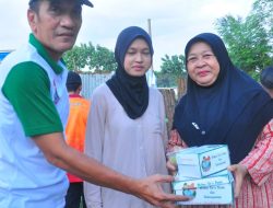 Jumat Berkah: Sedulur Asrofi Bagikan Nasi Kotak dan Kue