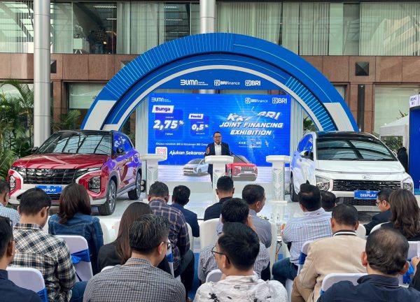 Wahyudi Darmawan selaku Direktur Utama BRI Finance memberikan sambutan dalam acara KKB BRI Joint Financing Exhibition dengan BRI Group di Kantor Pusat BRI, Jakarta.