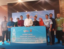 Ini Alasan, Le Minerale Berikan Hadiah Umrah untuk Puluhan Karyawan Restoran Padang Pagi Sore
