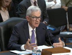 Jerome Powell “Resiko Ekonomi AS Seimbang, Inflasi Melemah”