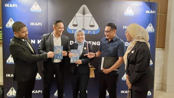 IKAPI merilis buku berjudul "Himpunan Peraturan Kepailitan dan PKPU".