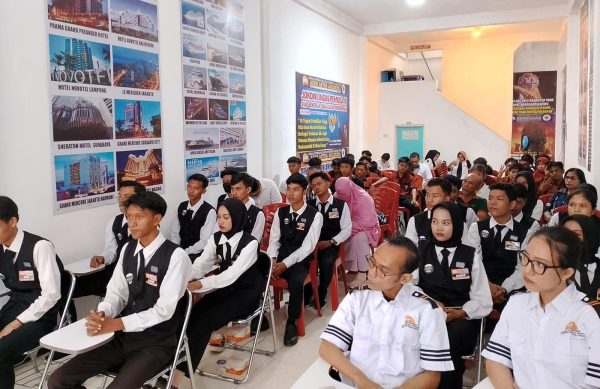 Kadisnaker Tulang Bawang Buka Tahun Ajaran Baru di Aero Astra Akademia