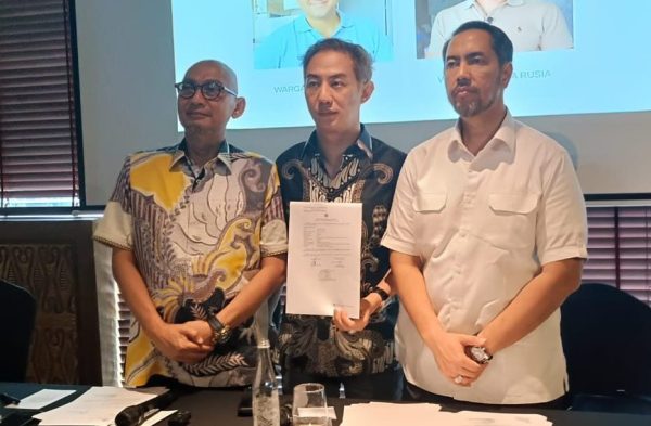 Konferensi Pers WNA Rusia Diduga Gelapkan Uang Perusahaan Properti Senilai Rp 26 Miliar
