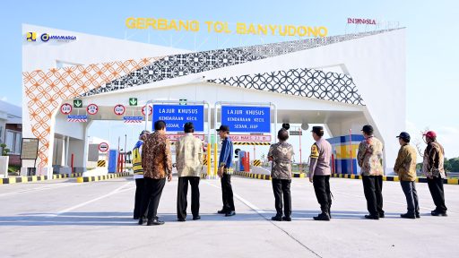 Presiden Joko Widodo meresmikan Jalan Tol Ruas Solo–Yogyakarta–YIA Kulonprogo Seksi I yang menghubungkan Kartasura hingga Klaten di Gerbang Tol Banyudono, Kabupaten Boyolali, Jawa Tengah, pada Kamis, 19 September 2024. Foto BPMI Setpres