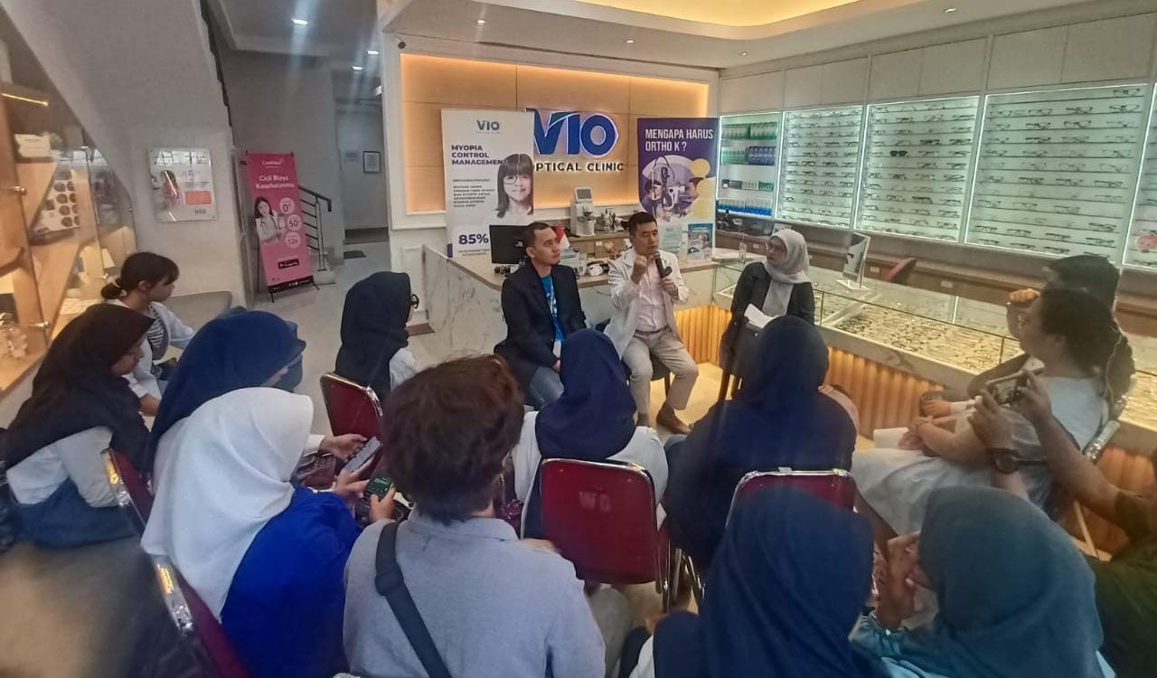 VIO Optical Clinic, vision therapy pertama dan terpercaya di Indonesia, menggelar kampanye “PERMADANI” (Periksa Mata dari Dini) sebagai wujud komitmen dalam mencegah dan mengatasi masalah kesehatan mata pada anak