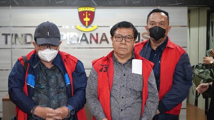 Tiga hakim PN Surabaya yang ditangkap Kejaksaan Agung RI, Mangapul (kiri), Erintuah Damanik, dan Heru Hanindyo
