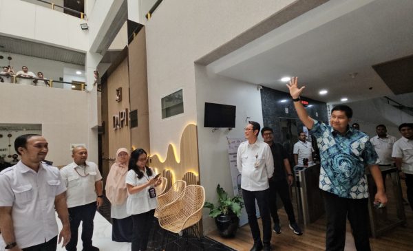 Menteri Perumahan dan Kawasan Permukiman (PKP) Maruarar  Sirait