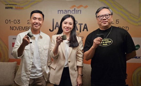 Caption Photo dari Kiri ke Kanan: Chairman of Specialty Coffee Association of Indonesia Daryanto Witarsa bersama SVP Digital Marketing Bank Mandiri Serlina Sari Wijaya dan Co-Founder Jakarta Coffee Week Hendri Kurniawan saat Konferensi Pers Mandiri Jakarta Cofee Week (Jacoweek) 2024 di Jakarta, Kamis (24/10). Perayaan kopi kultur Indonesia yang telah memasuki tahun ke-9 ini akan kembali digelar pada 1-3 November 2024 di Indonesia Convention Exhibition (ICE) BSD City, Hall 5 dengan menampilkan lebih dari 168 brand kopi dan teh dari dalam dan luar negeri serta penawaran spesial dari Bank Mandiri