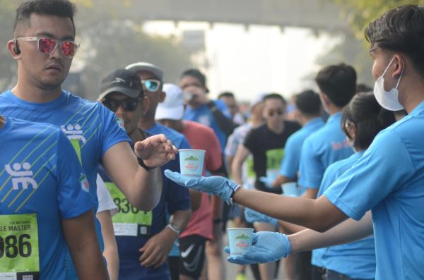 Le Minerale Sebagai Official Mineral Water Ajang Marathon Jakarta Running Festival 2024