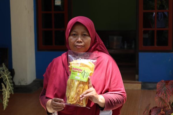 Patmini, seorang Ibu rumah Tangga yang merupakan anggota Koperasi Simpan Pinjam dan Produksi Syariah (KSPPS) BMT Beringharjo di Kulonprogo, Yogyakarta sukses membangun usahanya berkat akses modal dari koperasi mitra LPDB-KUMKM