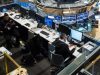 Wall Street Turun Tipis, Pasar Menunggu Kabar Stimulus Cina