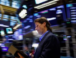 Dow Jones Terkoreksi Kenaikan Bunga Obligasi AS