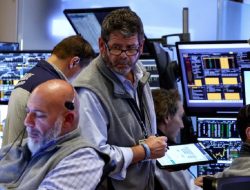 Penurunan Saham Sektor Teknologi Menyeret Turun Bursa Saham