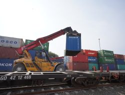 KAI Logistik Layani Lebih Dari 1,8 Juta Ton Angkutan Peti Kemas Hingga Oktober 2024