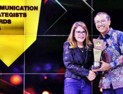 Penuh Prestasi, Selly Adriatika Raih Penghargaan Dari CNBC Indonesia