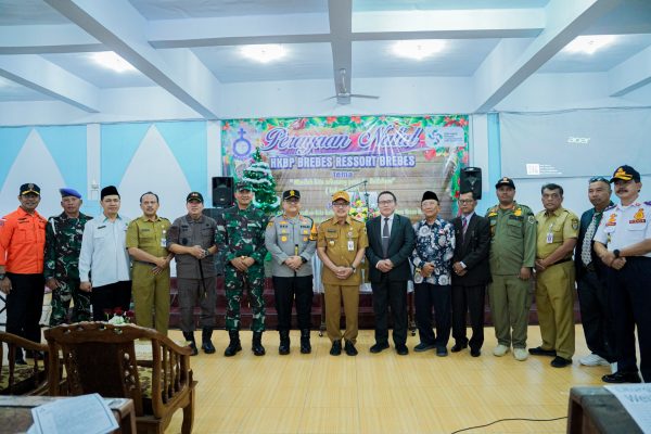 Forkompimda Brebes mengecek ke sejumlah rumah ibadah umat Nasrani jelang perayaan malam Natal 2024 (foto: Ismail/Beritakota.id)