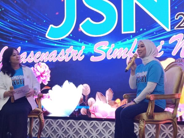 Jalasenastri yang merupakan organisasi Istri perwira TNI AL merilis single baru bertajuk ‘’Jalasenastri Simfoni Negeri’’ di Wisma Elang TNI AL, Menteng Jakarta Pusat, Jumat (20/12/2024).