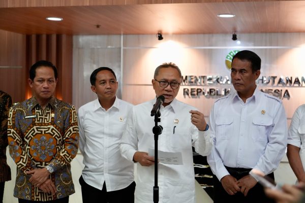 Menteri Koordinator Bidang Pangan Republik Indonesia (Menko Pangan) Zulkifli Hasan memimpin Rapat Koordinasi Terbatas (Rakortas) Bidang Pangan - Lingkungan Hidup dan Kehutanan
