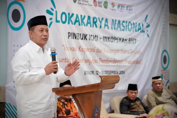Wamenkop Ferry Juliantono pada acara Lokakarya Nasional Pusat Inkubasi Bisnis Usaha Kecil (Pinbuk) Ikatan Cendekiawan Muslim Indonesia (ICMI) dan Inkopsyah BMT, di Sekolah Bisnis (SB) IPB University, Kota Bogor, Jawa Barat, Kamis (12/12).