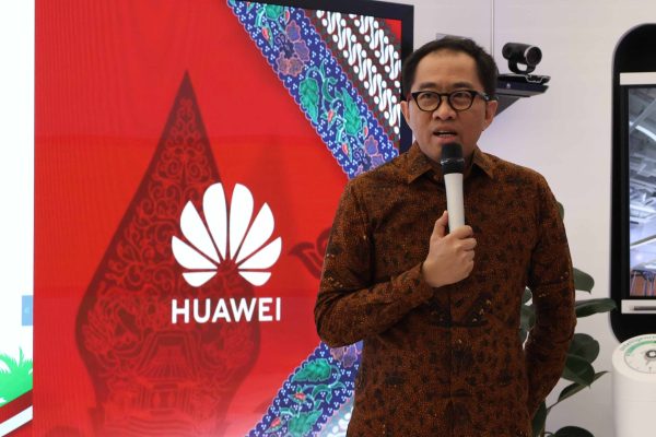 Wamenperin, Faisol Riza melakukan kunjungan kerja ke Kantor Pusat Huawei Innovation Center di Jakarta.