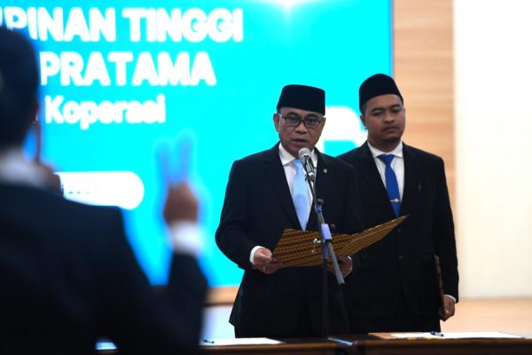 Menkop Budi Arie Setiadi Lantik 23 Pejabat Baru Kemenkop.