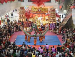 Rayakan Imlek, Mall Centre Poin Adakan Pertunjukan Barongsai