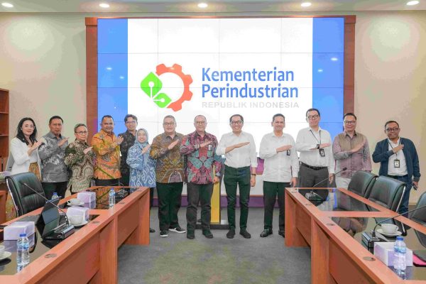 Wakil Menteri Perindustrian (Wamenperin) Faisol Riza mendukung penuh rencana InJourney Aviation Services (IAS) mengembangkan kawasan Aerotropolis, yang mengintegrasikan bandar udara dengan kawasan di sekitarnya, termasuk industri, hunian, pergudangan, tempat pertemuan, dan usaha retail.